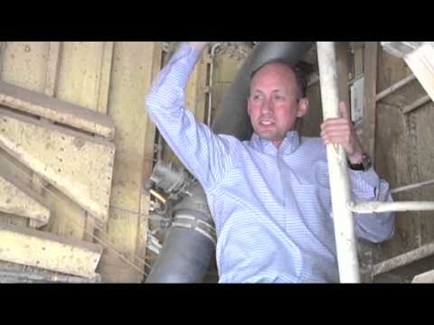 Raw: What's Inside a Commercial Jet Wheel Well