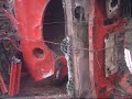 desmantelando coches en el trabajo
