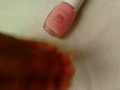 Uñas largas y Maquillaje duradero.