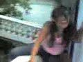 Chica se rie