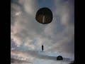 sauts � partir d'un transall c160 mes autres vid�os persos � t�l�charger sur: dl.free.fr venez me rejoindre, c' est un mini-jeu de bastons online, je vous parraine: crazycomputor.labrute.fr