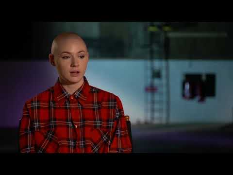 Karen Gillan - Interview Karen Gillan (English)