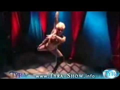 Felix Performing on the Tyra Bank Show