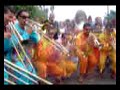 Toda mundo pensava que ia mas não ia. O vídeo é longo, tenha paciência que vale a pena. Foi a Orquestra Popular da Bomba do Hemetério mandando ver no Suvaco da Asa 2007, em Brasília.O vídeo é do amigo Teo!*Tapia vem de tapear, enrolar, enganar