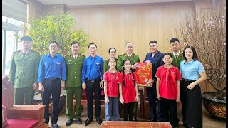 Thanh thiếu nhi thành phố Uông Bí thăm, tặng quà các đơn vị LLVT đang đóng quân và đảm bảo an ninh trong dịp Tết Nguyên đán