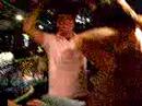 louis bailando in da hummer