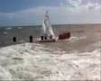 Fun crash ! Sailboat mishap - Cecina, vela in difficoltà....
