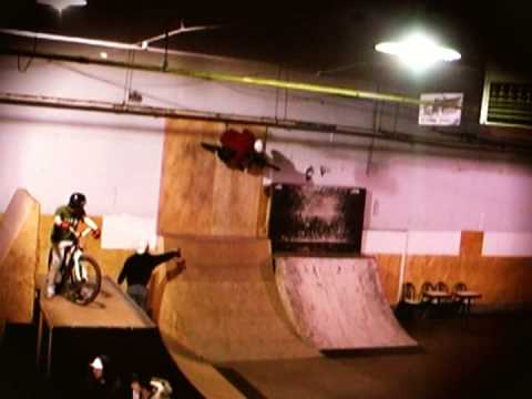 BMX BIKES TRICKS STUNTS CRASHES