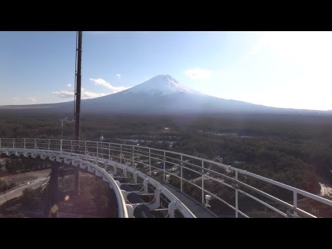 富士急ハイランド - Yamanashi FujiQ Highland ☆FUJIYAMA☆ Front row onride POV 1996年当時は世界一でした。 しかし現在では海外に越されました‥ でも、まだ現役でスチールドラゴン2000より人気があるし面白いです。...