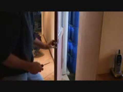 how to remove kwikset door handle