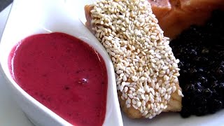 Gebratener Lachs mit Honig-Sesam-Mantel Gebratener Lachs mit Honig-Sesam-Mantel