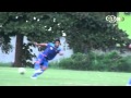 Ronaldinho d� furada inacredit�vel, mas se redime com gola