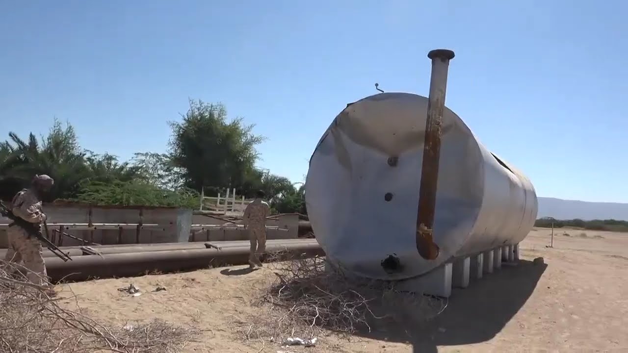 بالفيديو..القوات الجنوبية تضبط مصفاة غير قانونية لنهب النفط داخل مزرعة متنفذ شمالي في الخشعة بالفيديو..القوات الجنوبية تضبط مصفاة غير قانونية لنهب النفط داخل مزرعة متنفذ شمالي في الخشعة