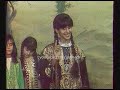 مطلع الثمانينات الميلادية ، أطفال الرياض يؤدون نشيد ( جمال أبي ) بقيادة المايسترو :) منيره الثنيان..  أخترت لكم من بداية الأغنية مقطع ، والسموحة تراها طويلة ماقدر ارفعها كلها