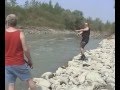 Zdolávání velkého sumce na přívlač