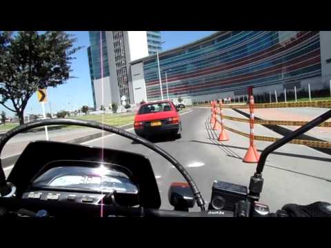 tornado 250 - Recorrido de casa hasta el trabajo en día festivo 9 de enero de 2012 en Bogotá. Dedicado a los que trabajamos mientras tenemos ese Dakar clavado en el corazó...