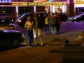 как большой человек разговаривает с мусором после победы России над Голландией 3-1