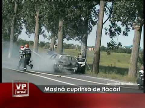 Maşină cuprinsă de flăcări