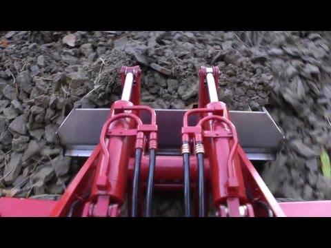 Radlader Arbeitsplatz - Auf dem Bock ist es nicht nur knüppelhart, sondern der Fahrer sieht auch nicht allzu viel. Das kann man mit der GoPro an Bord wunderbar erahnen. No shock abs...