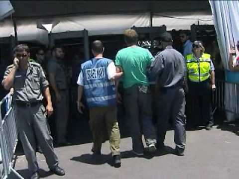 Desembarcament d'activistes detinguts al port d'Ashdod, a Israel