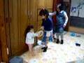１歳１１ヶ月 - 従姉妹のユミちゃんとサキちゃん と踊る花梨