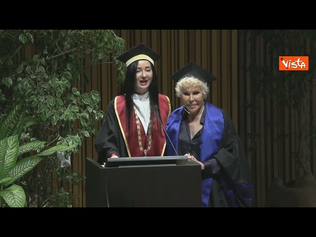 Addio a Ornella Vanoni, aveva 91 anni. A giugno prese laurea ad honorem a Milano