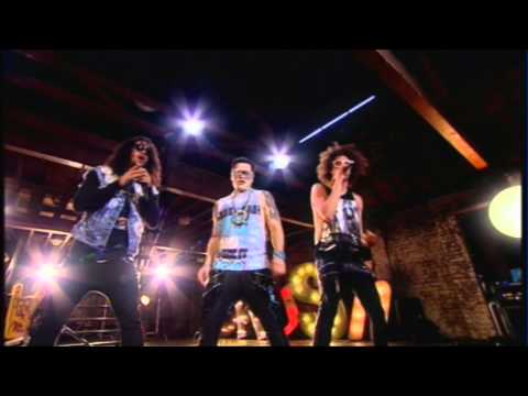 LMFAO – Champagne Showers Live On The Crush