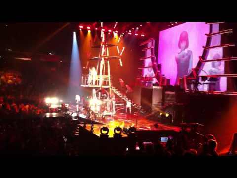 till the world ends - Britney Spears - Till The World Ends (Femme Fatale Tour - Sacramento) No copyright infringement intended.