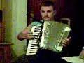 Jo�o tocando Lembran�as no acordeom