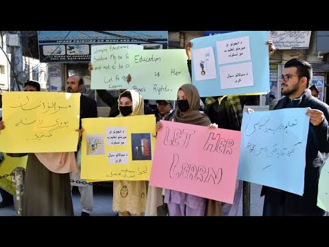 Afghanistan: Taliban setzen Wasserwerfer gegen afghanische Frauen ein Bildung ist unser Recht