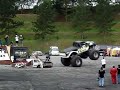 Bigfoot pulando carros na XTreme 2006 Bigfoot pulando carros na XTreme 2006