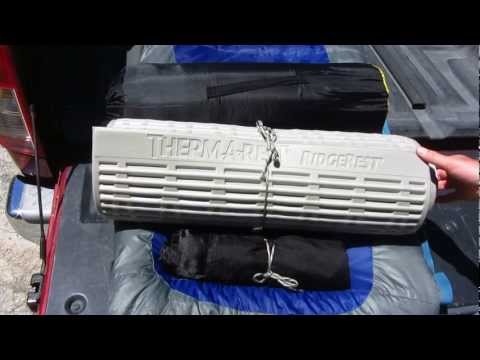 how to attach sleeping pad to backpack