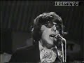 here is a beautiful live version of the band's 3rd single, recorded live in mechelen/malines, belgium, for a tv show in october 1969.
beautiful vocal harmonies by drummer freddy nieuland, which don't appear on the record.
and now you know that jeff lynne not only took his musical ideas from sylvain vanholme but also his look !

enjoy !