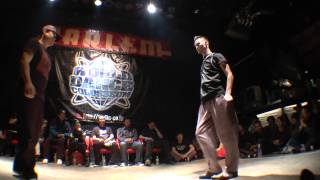 Tecchy vs BROTHER BOMB – FUNKY CHICKEN 2015 BEST4