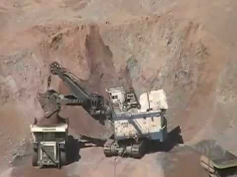 camiones mineros - Quizás una de las imágenes que más rápido se nos vienen a la cabeza al hablar de la minería del cobre son los camiones, que llegan a ser realmente gigantes, ...