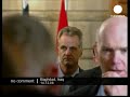 Iraqi journalist throws shoes at George W. Bush