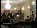 Iraqi journalist throws shoes at George W. Bush