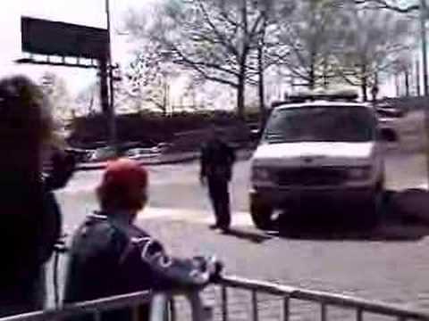 YANKEES PLAYERS WALKING INTO YANKEE ...