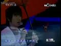 JJ holds an umbrella while singing Jiang Nan!!