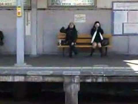 Sisters Parting at Tsurumi Ichiba Eki