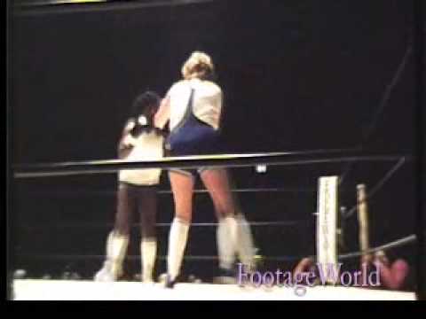 topless boxing