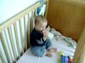 Alban boit son bib
