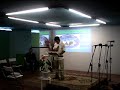 Oziel  canatando en Santander