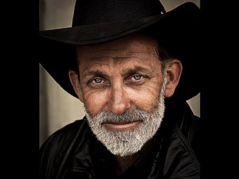 CS5 - Tutorial Photoshop CS5 english - how to make the dragan effect in easy way, the dragan effect was created to give a dramatic effect to a photo and it highlig...