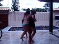 guerra na piscina