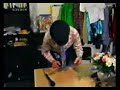 Wigald Boning öffnet die erste Tür eines Adventskalenders Wigald Boning öffnet die erste Tür eines Adventskalenders