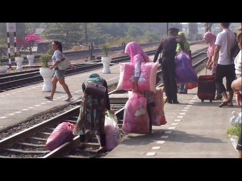 how to go to ayutthaya from bangkok by train