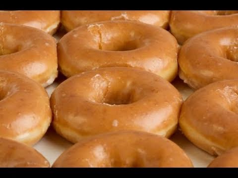 Cuisine - http://www.hervecuisine.com présente la recette des Donuts. OK ca vous prendra un peu de temps à réaliser, mais quelle satisfaction d'avoir de beaux donuts b...
