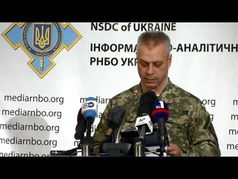 На кордоні з Кримом особи у цивільному намагаються отримати інформацію про розташування українських військ На кордоні з Кримом особи у цивільному намагаються отримати інформацію про розташування українських військ