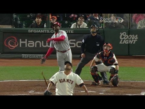 Video: PHI@SF: Howard hammers a homer to straightaway center